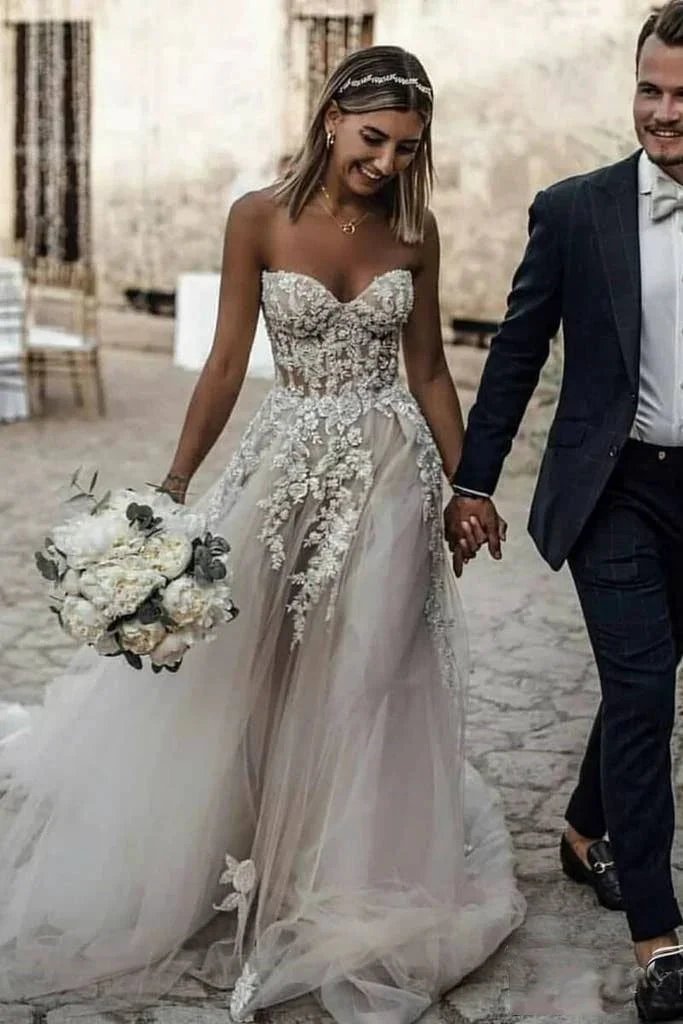 Boho Long Sweetheart Tulle Appliques Lace Wedding Dress (ZD15858)