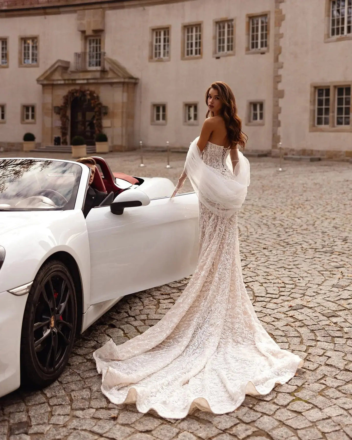 White Nude Lace Mermaid Wedding Dress Luxury Beaded Sequins   Tulle Gloves ZP032