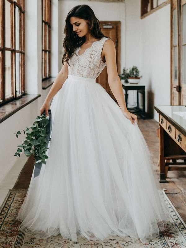Sleeveless Scalloped Lace V-Neck A-Line Tulle Wedding Dress With Open Back