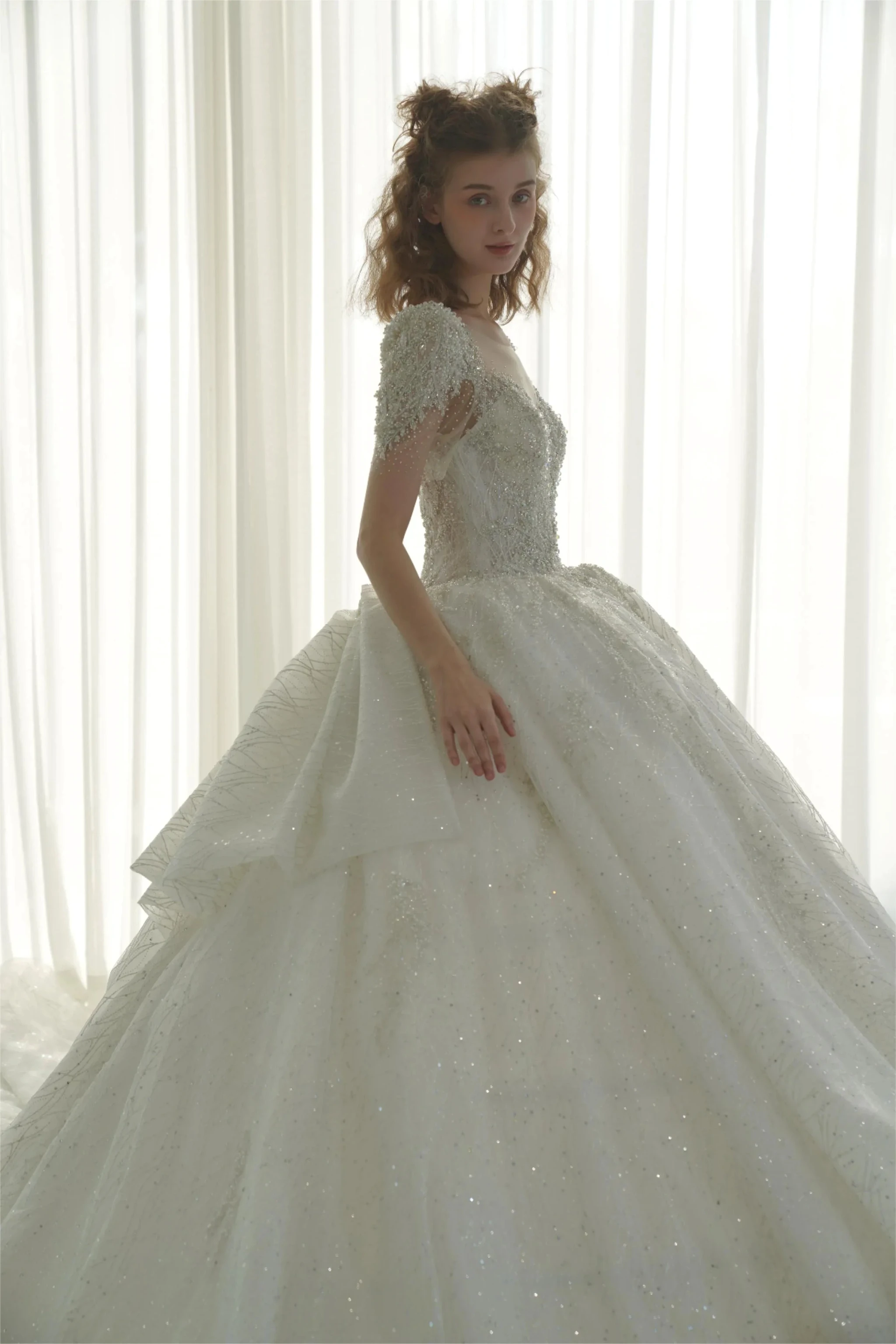 Luminous Ball Gown Illusion Neck Tulle Wedding Dress with Crystal Beaded Embroidery & Bow Back Train Q-6023 (ZD16921)