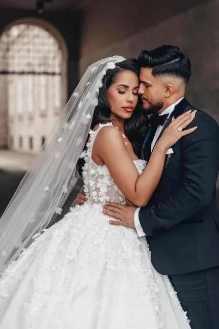 Charming Ball Gown Lace Square Sleeveless White Wedding Dresses With Appliques (ZD16617) - View 3 | VelvetHem