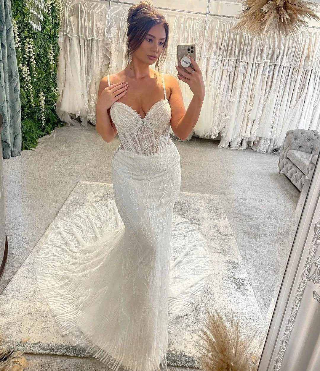 Charming Floor Length Sweetheart Sleeveless Spaghetti Straps Mermaid Wedding Dress with Chapel Train (ZD15767)