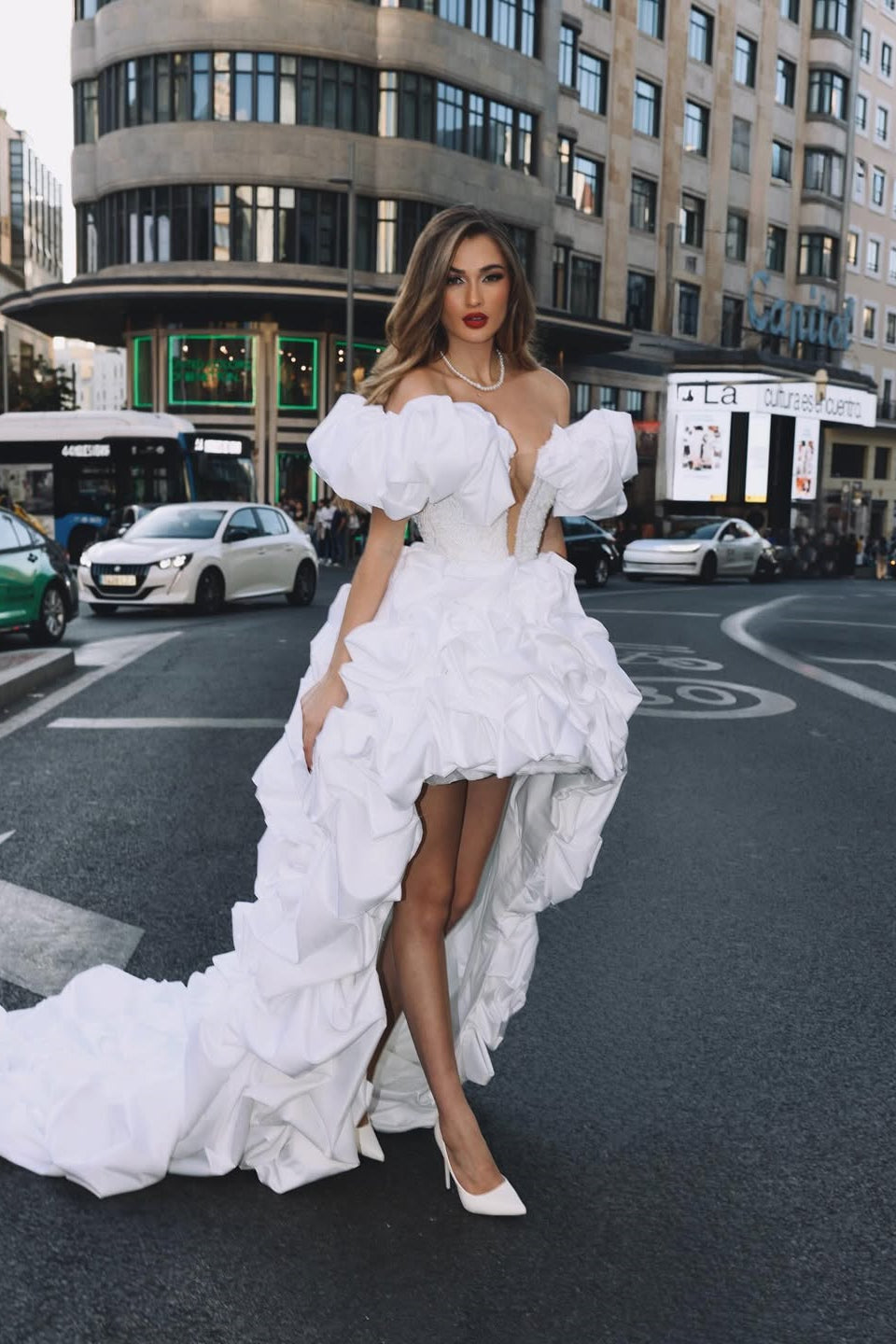 Charming White Hi-Lo Off-The-Shoulder Satin Prom Dresses Pearl Sheath