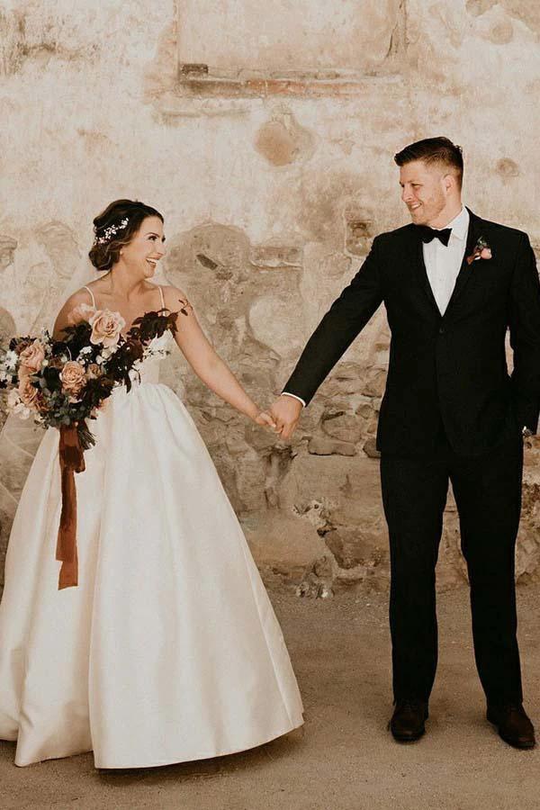 A-Line Straps Floor Length Sleeveless Ivory Wedding Dress (ZD16031)