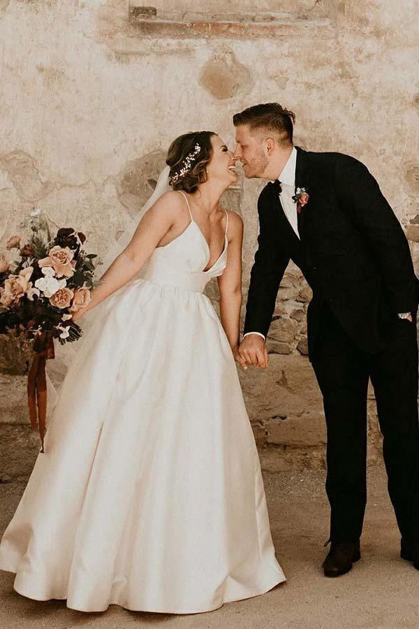 A-Line Straps Floor Length Sleeveless Ivory Wedding Dress (ZD16031)