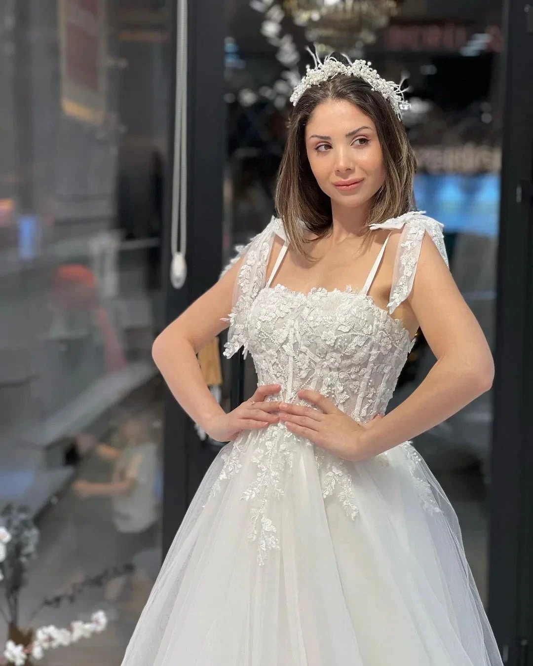 Chic Floor Length Sweetheart Sleeveless A-Line Tulle Wedding Dress with Appliques (ZD14792)
