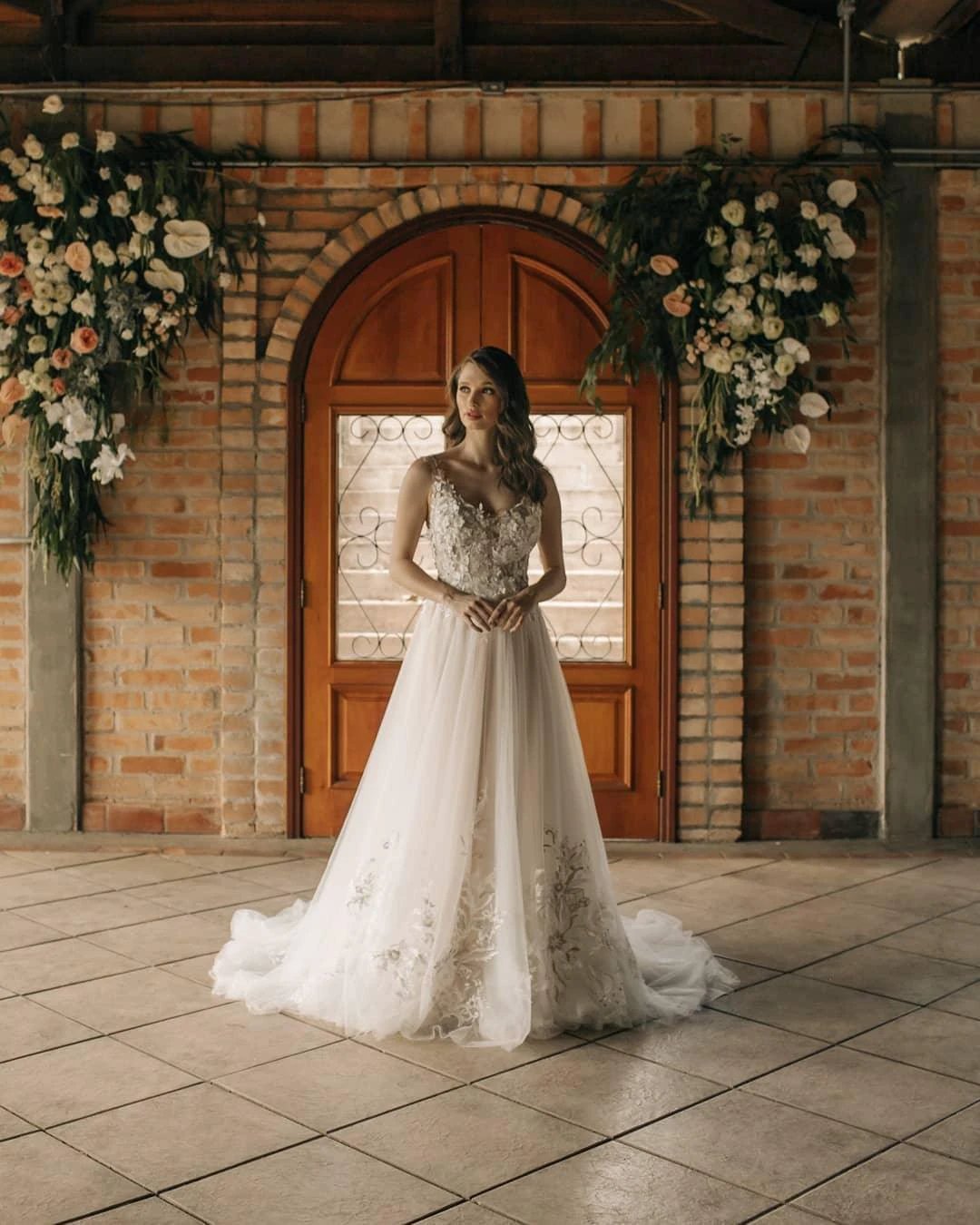 Chic Long A-line Sleeveless Flowers Backless Wedding Dress With Lace (ZD14810)