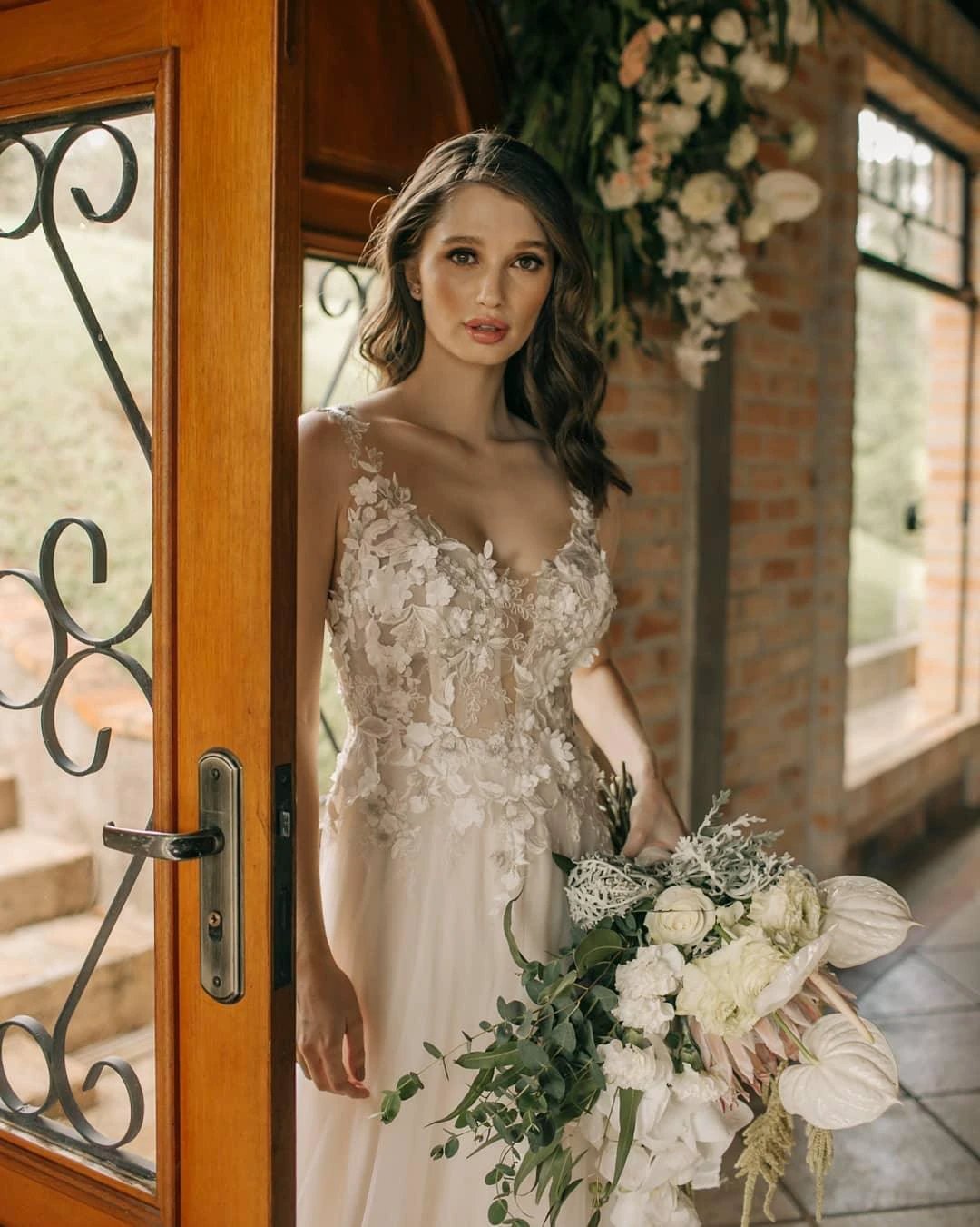 Chic Long A-line Sleeveless Flowers Backless Wedding Dress With Lace (ZD14810)