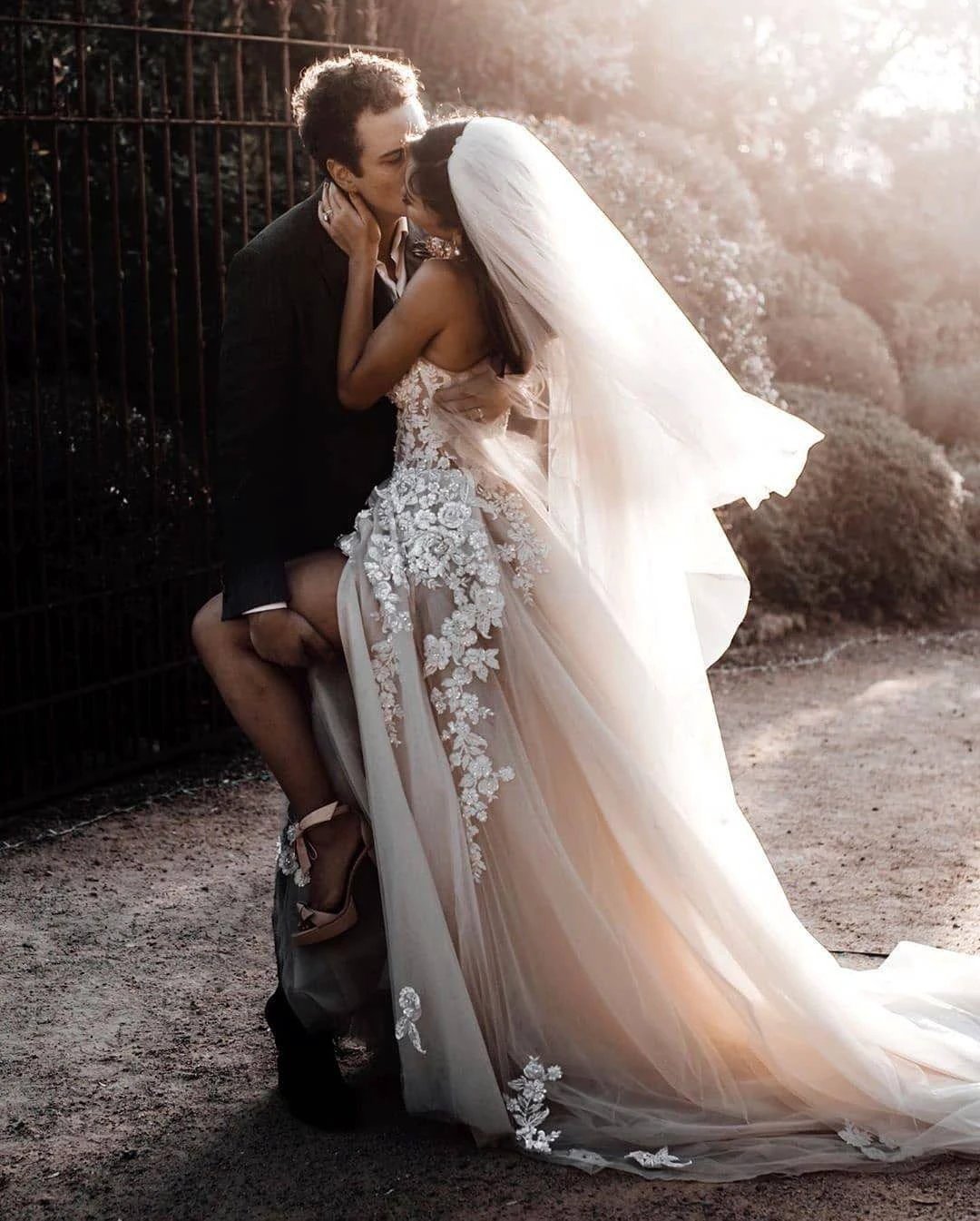Chic Long A-line Sweetheart Lace Tulle 3D Floral Wedding Dress (ZD15032)