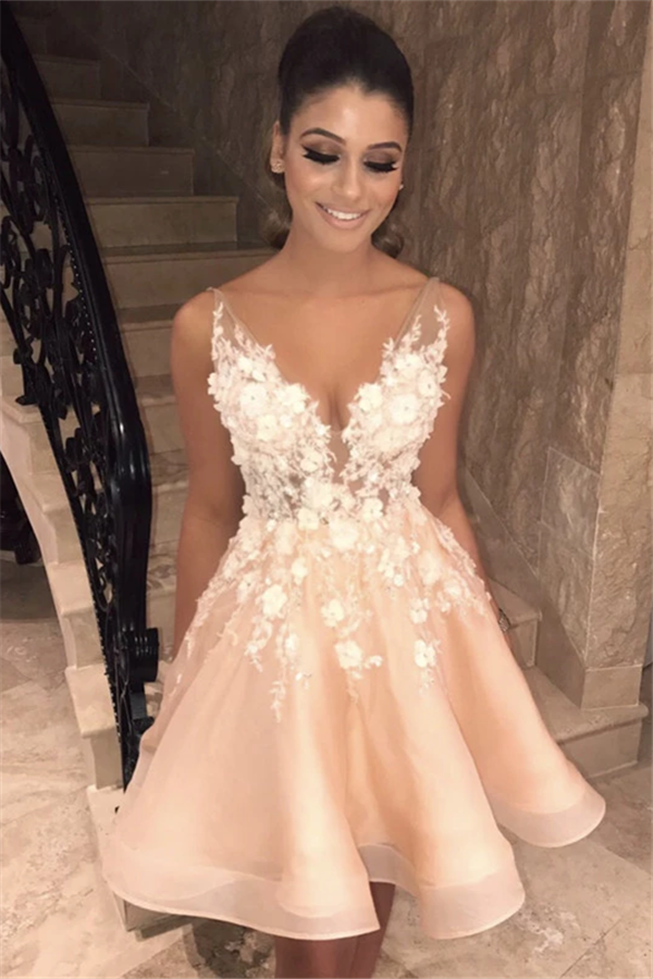 Chic Spaghetti Straps V-Neck Homecoming Dress Chic Appliques Flowers Short Homecoming Dress