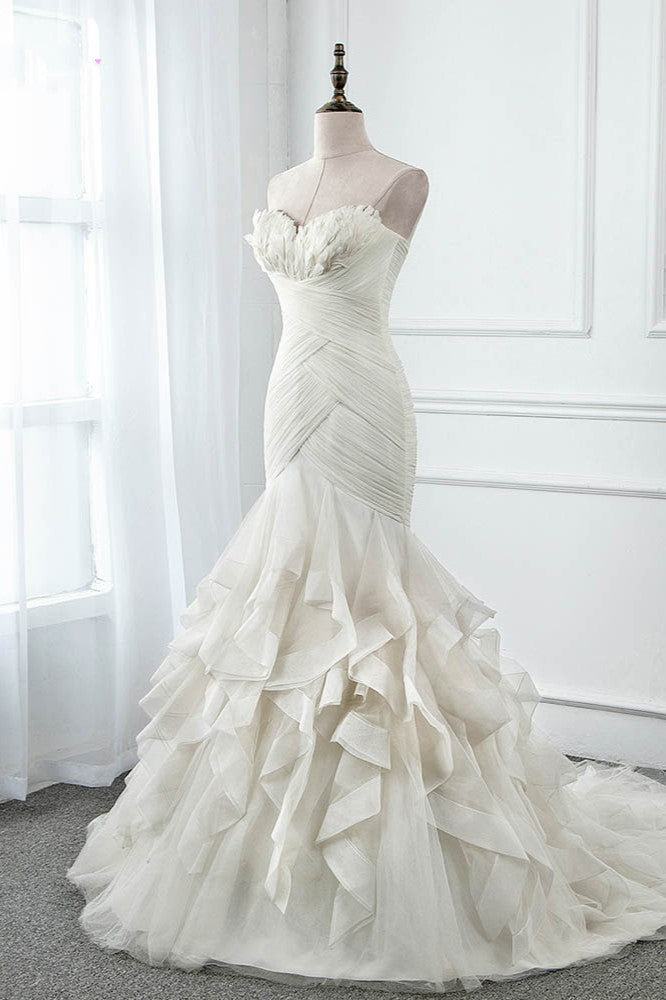 Chic Strapless Sweetheart Ivory Wedding Dresses Ruffles Tulle Sleeveless Bridal Gowns with Feather (ZD17456)