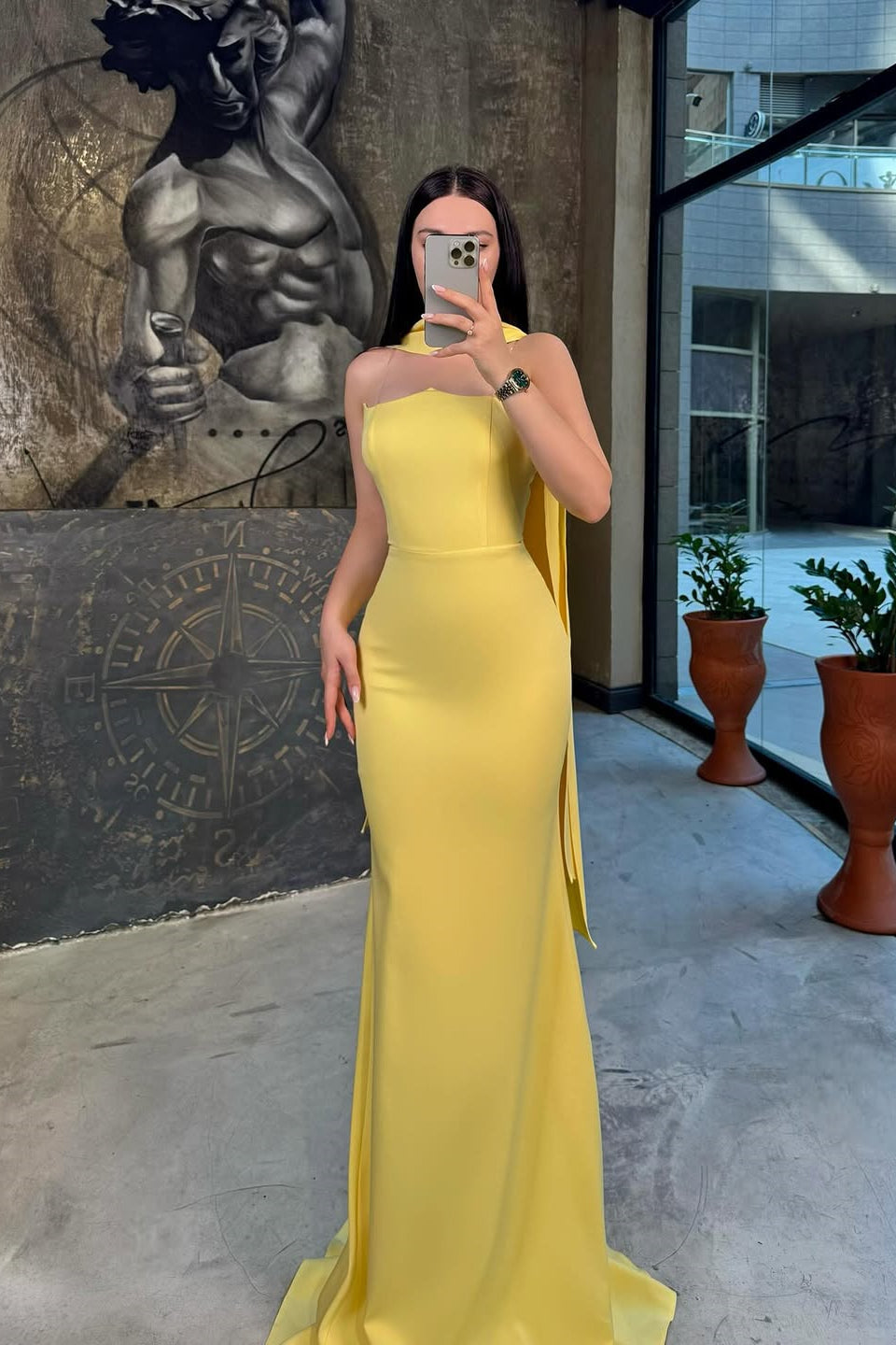 Chic Yellow Strapless Satin Mermaid Prom Dresses Sleeveless Sheath
