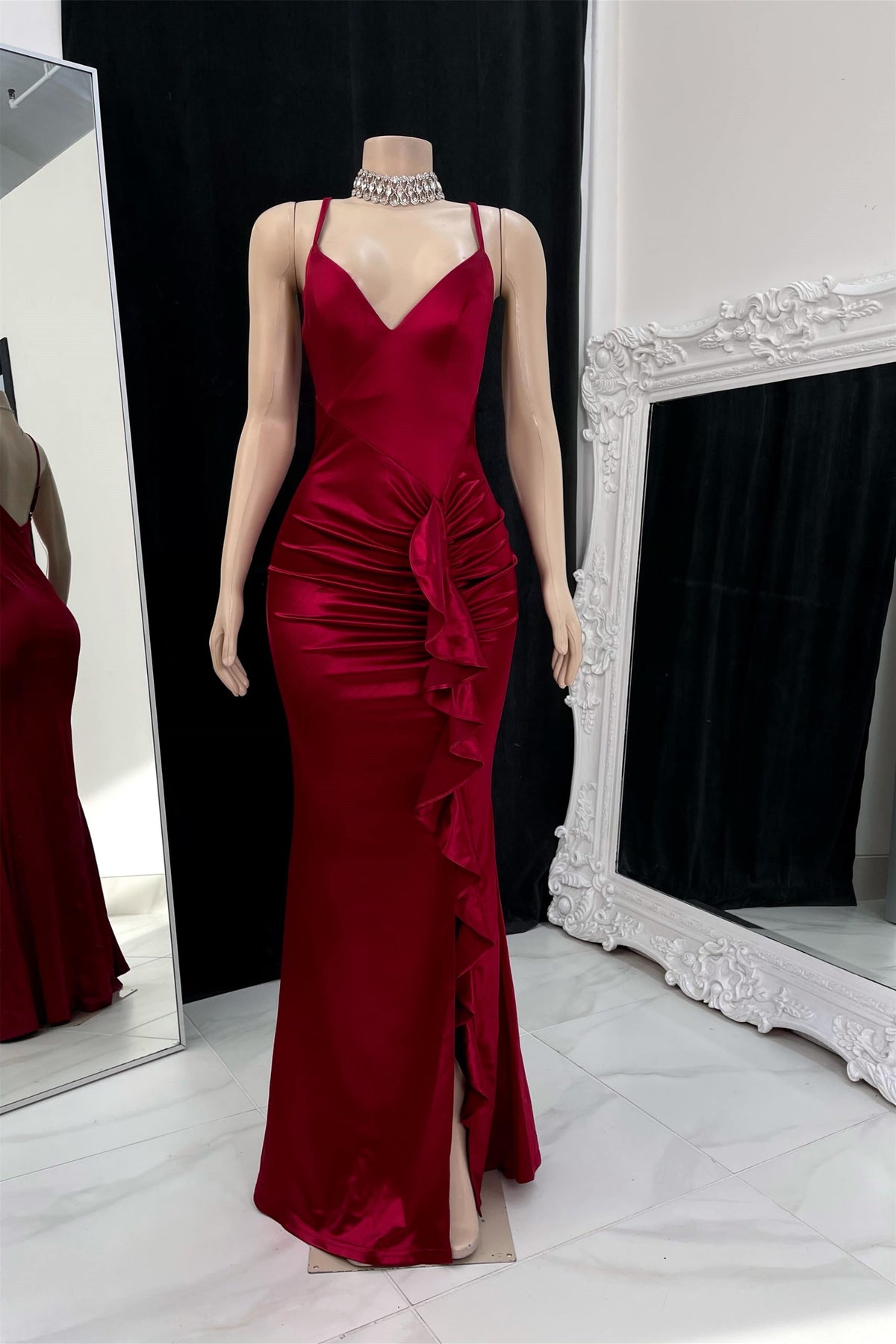 Classic Burgundy Spaghetti-Straps V-Neck Sleeveless Satin Prom Dresses Mermaid Backless With Ruffles Zipper