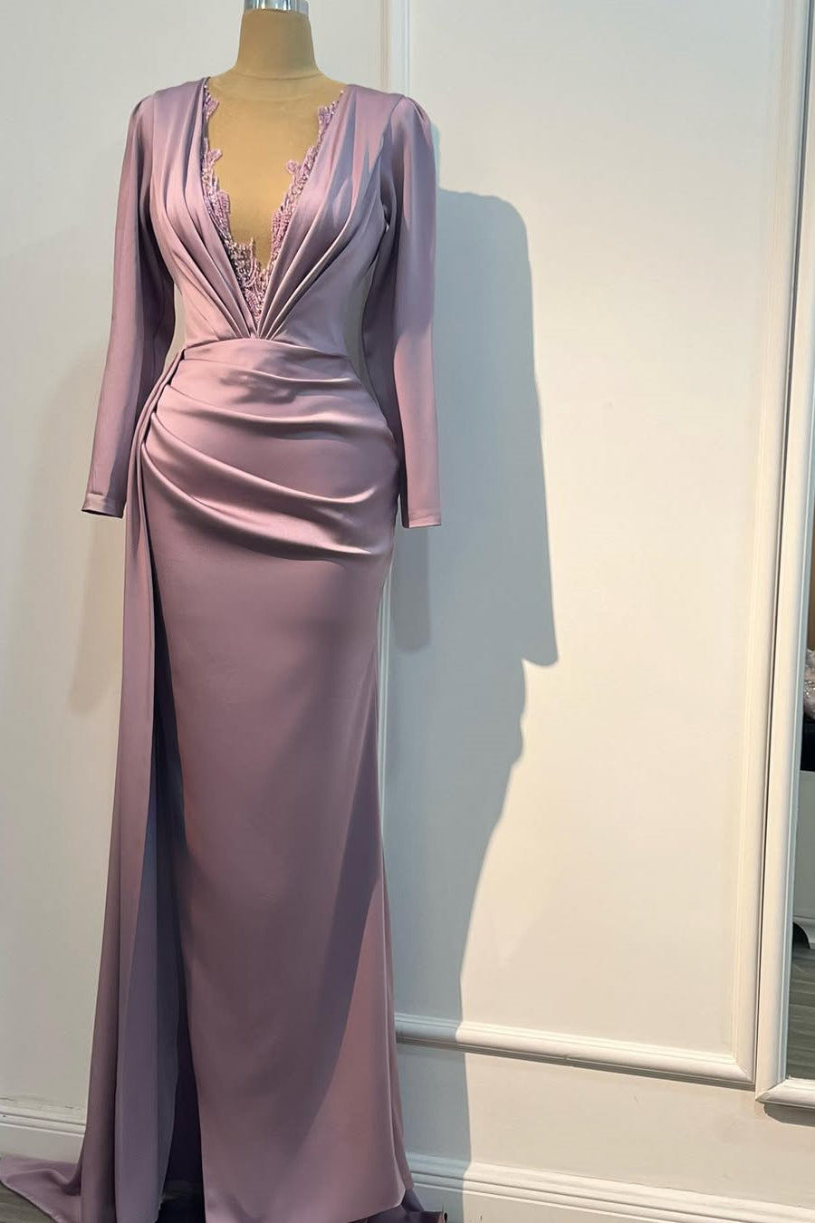 Classic Lilac V-Neck Long Sleeves Satin Prom Dresses Mermaid Column With Beads