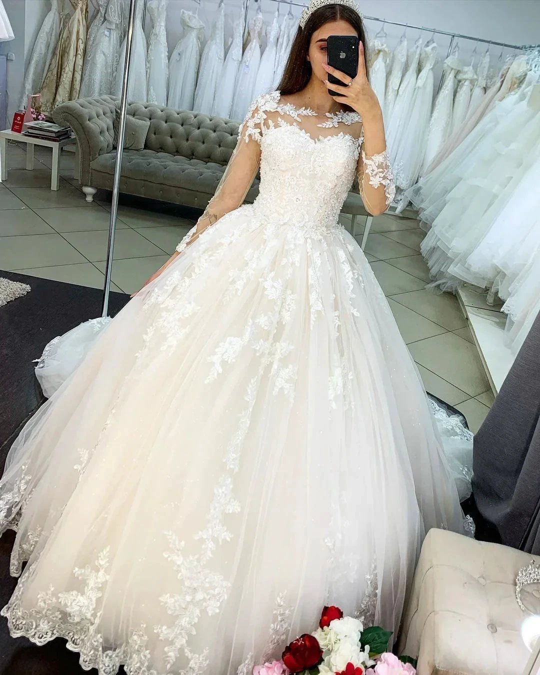 Classy Long Princess Appliques Lace Tulle Wedding Dress with Sleeves (ZD15074)