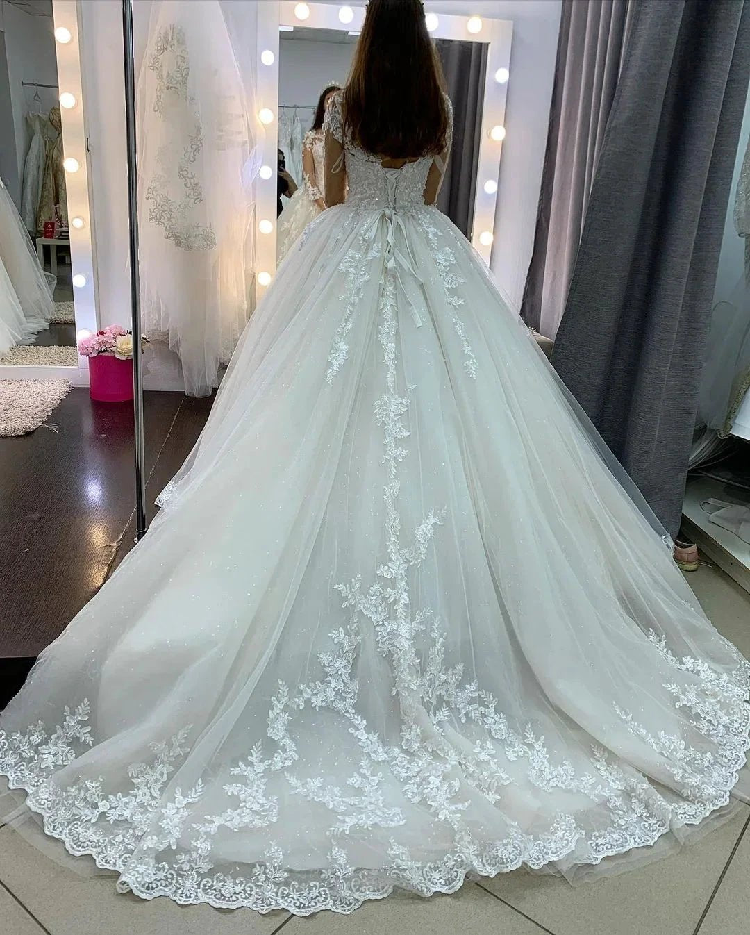 Classy Long Princess Appliques Lace Tulle Wedding Dress with Sleeves (ZD15074)