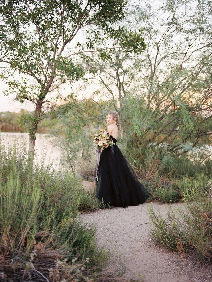 Classy Long Princess Sweetheart Open Back Tulle Black Wedding Dress with Lace (ZD15122)