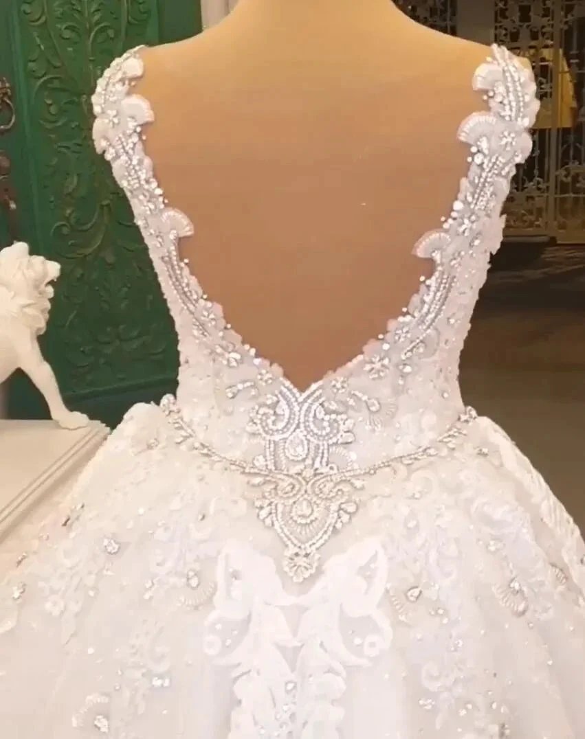 Classy Long Sweetheart Spaghetti Straps Appliques Lace Crystal Backless Wedding Dress (ZD15136)
