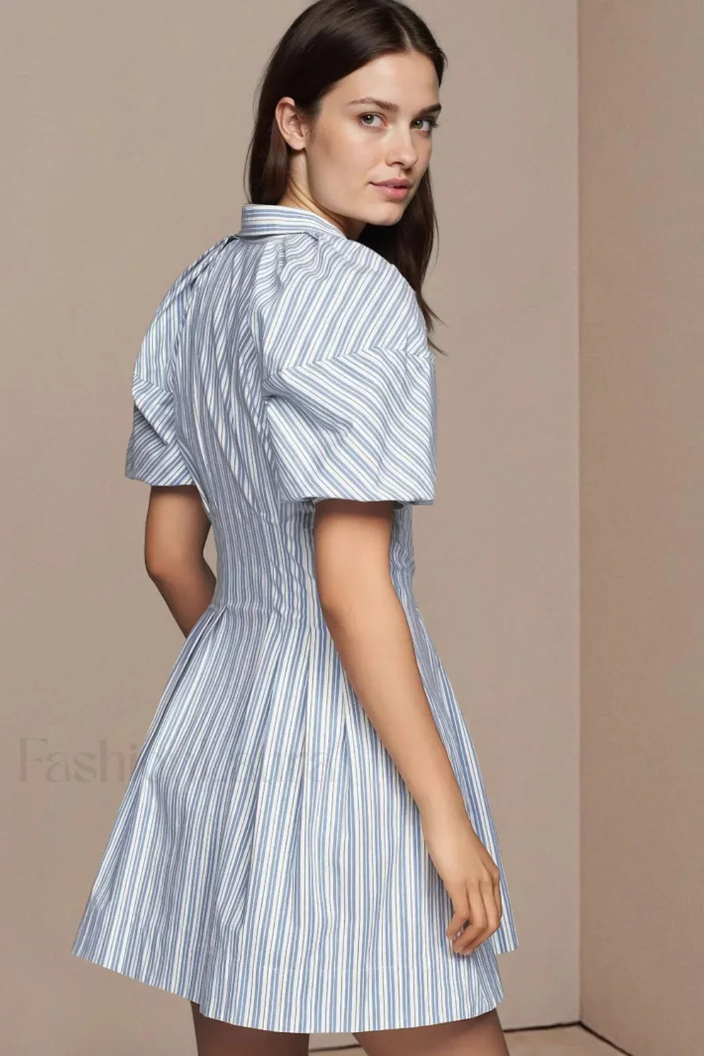 Collared Striped Shirt Shirt with Relaxed Fit and Comfort Fit Design