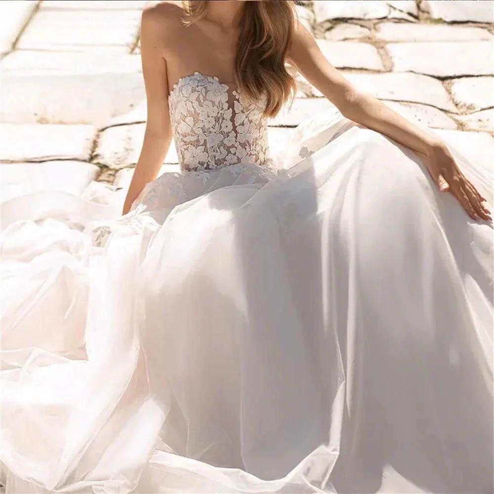 Boho Beach Strapless A Line Wedding Dresses for Women Sleeveless Bridal Lace Appliques Bride Gowns Backless Vestidos (ZD13393)