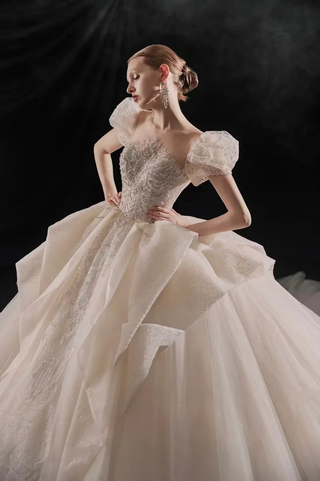 Elegant Sweetheart Ball Gown Lace Puff Sleeve Beaded Embroidery Wedding Dress with Flowing Train E-302 (ZD16903)