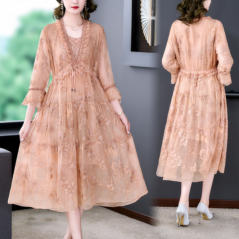 Effortlessly Elegant Dress with a Timeless Design