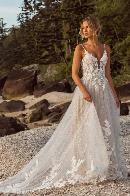 Designer A-Line Lace Spaghetti Straps Sleeveless White Wedding Dress With Appliques (ZD15512)