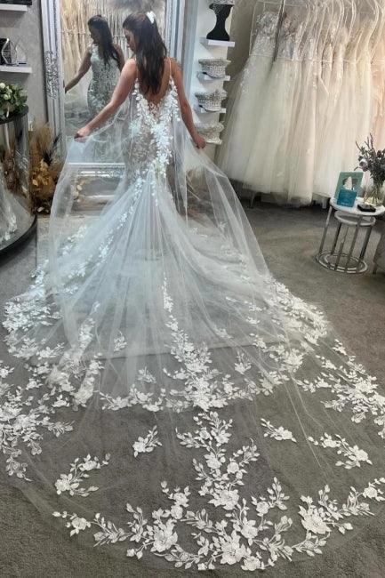 Designer Column Lace Spaghetti Straps Sleeveless Ivory Wedding Dresses With Appliques Train (ZD15505)