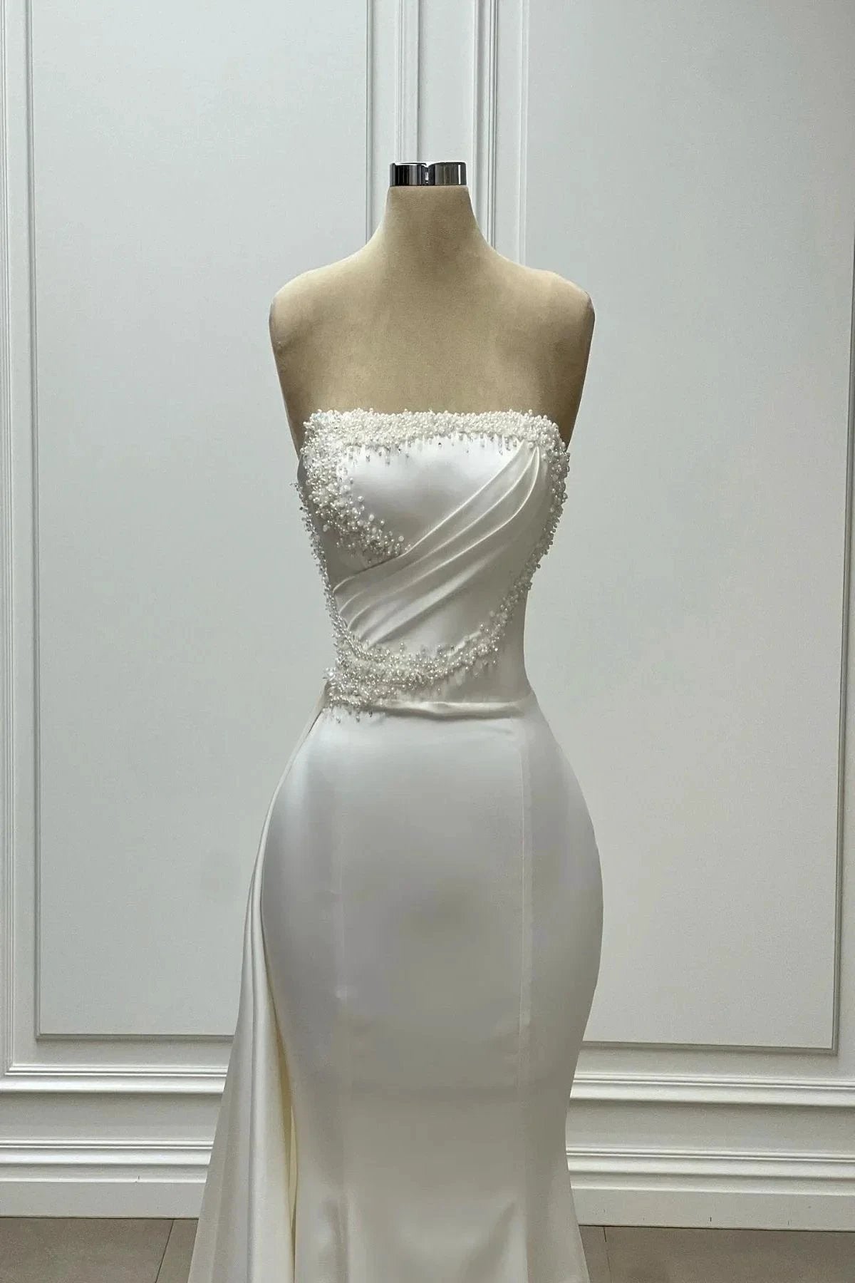 Designer Mermaid Satin Strapless Sleeveless Ivory Wedding Dress With Beading (ZD15560)