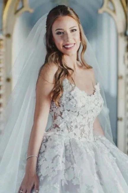 Dignified Sweetheart Sleeveless Ball Gown Tulle Wedding Dresses with Lace (ZD14667)