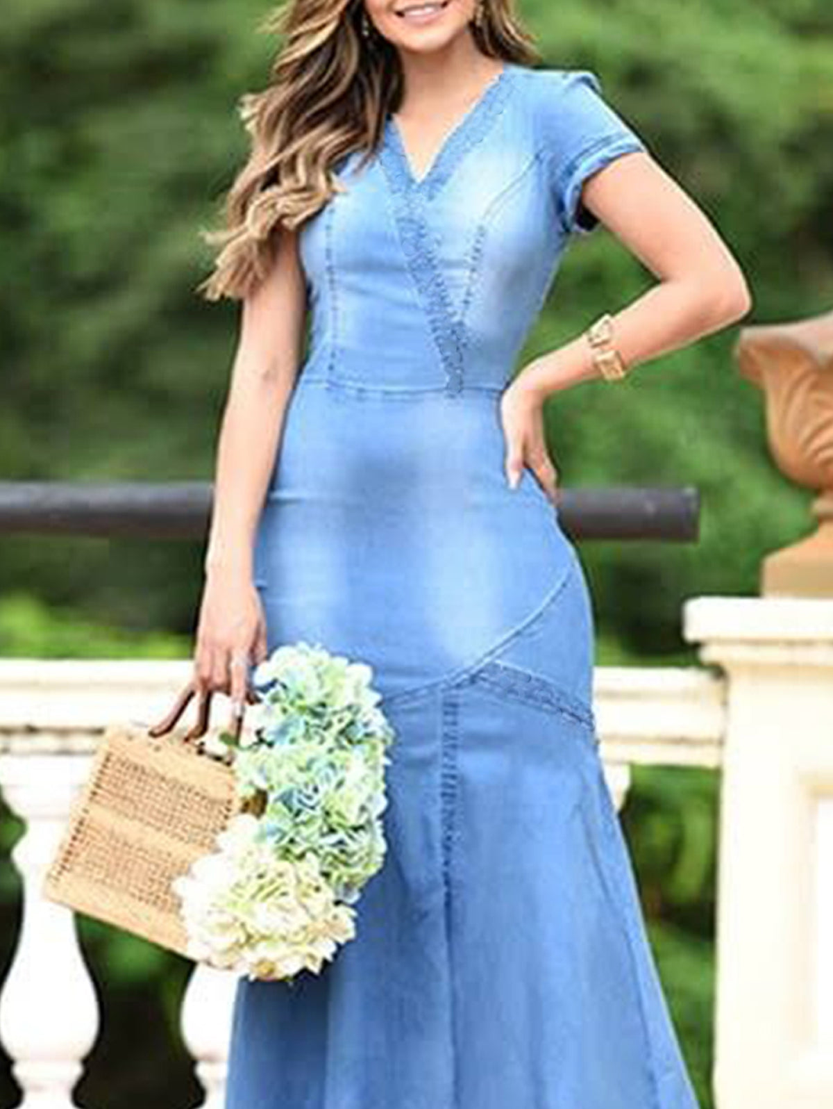 Effortlessly Elegant Dress with a Timeless Design