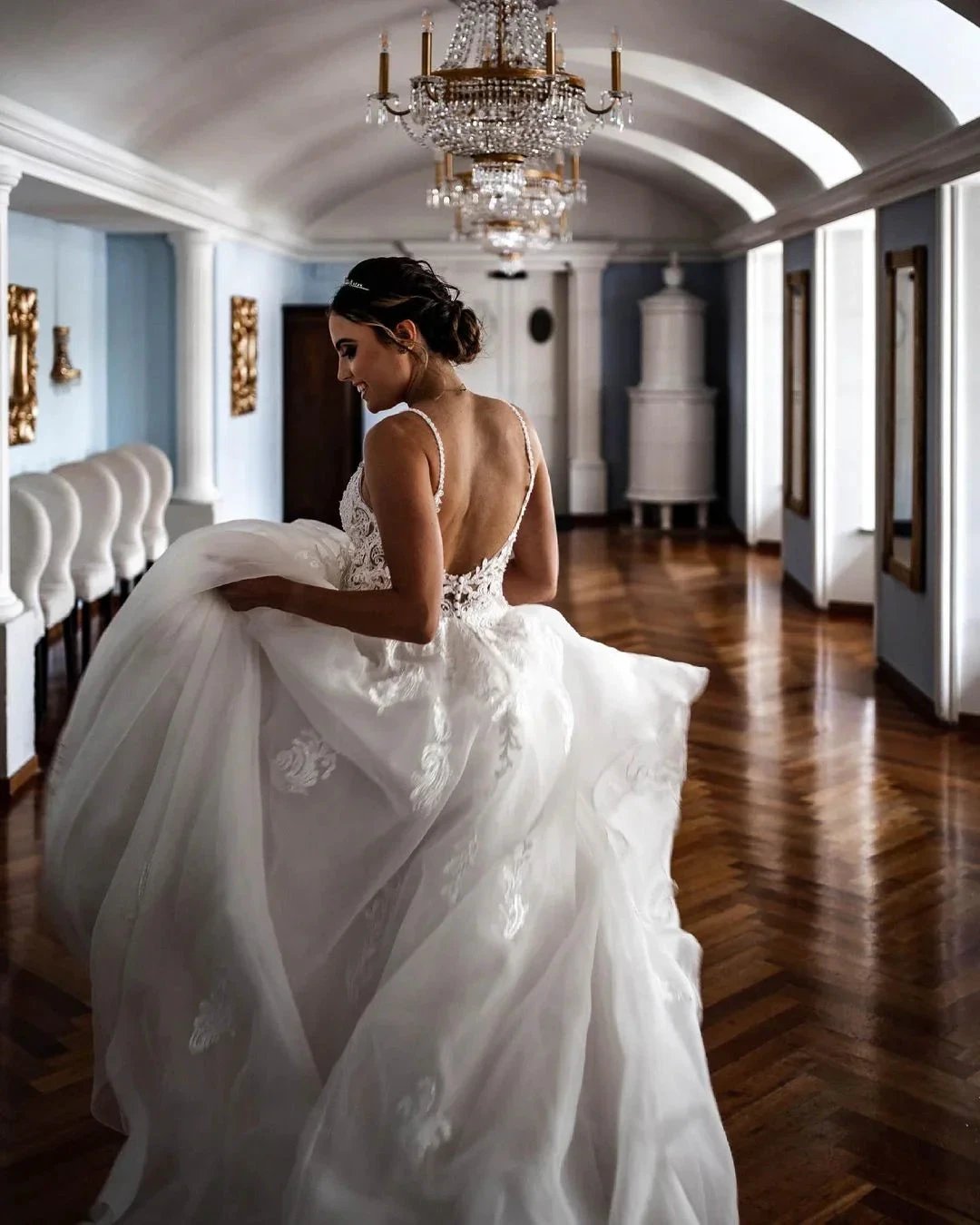 Elegant A-line V-neck Lace Tulle Spaghetti Strap Wedding Dress (ZD15042)
