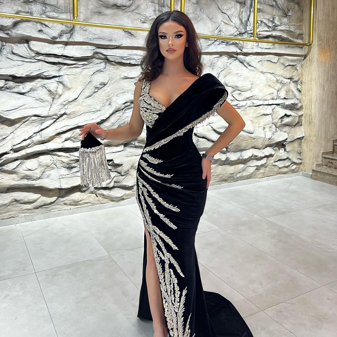 Elegant Black Sleeveless Mermaid Prom Dresses Long Slit Online