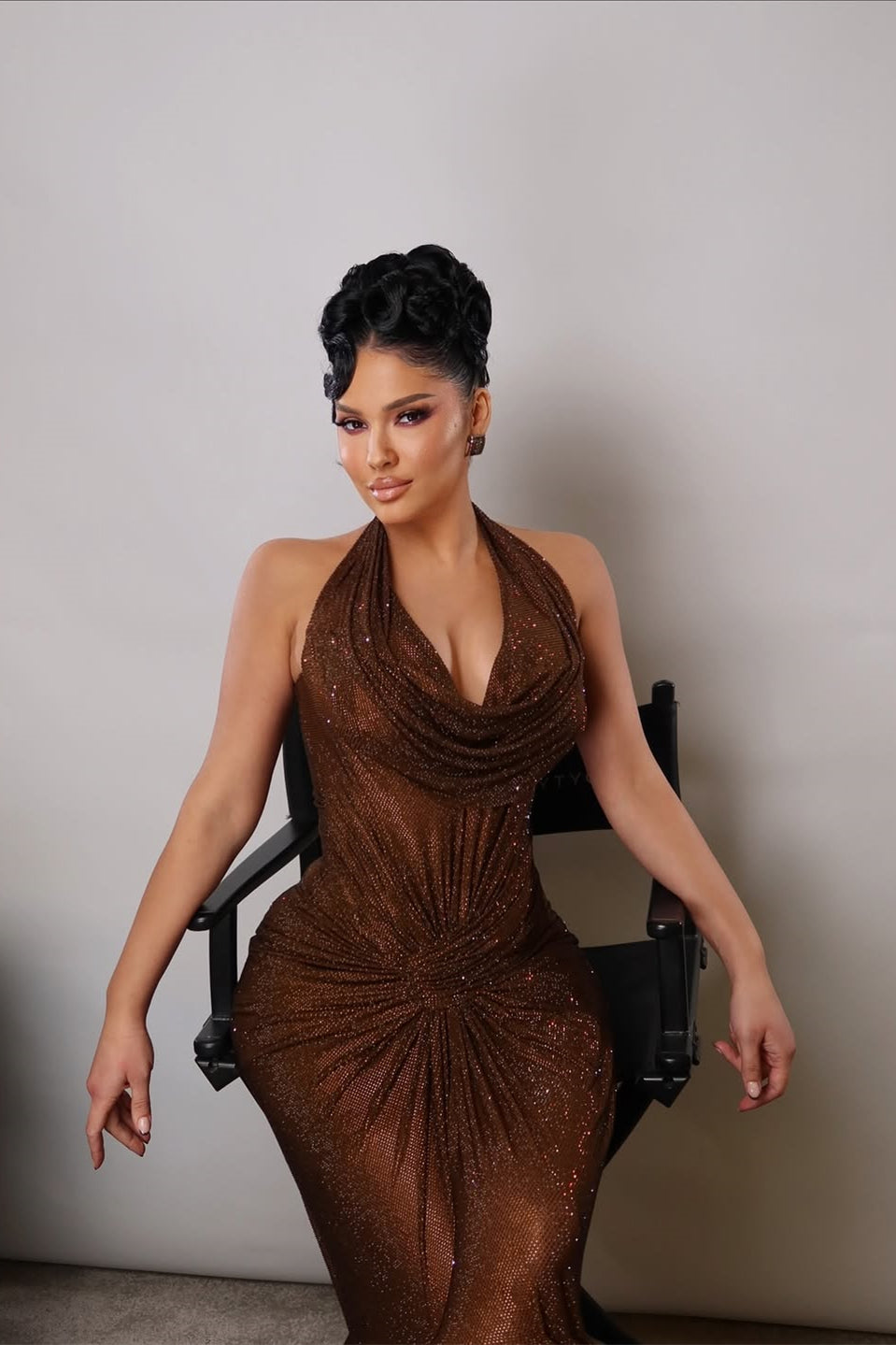 Elegant Chocolate Halter Sleeveless Mermaid Prom Dress V-Neck Sheath With Pleats