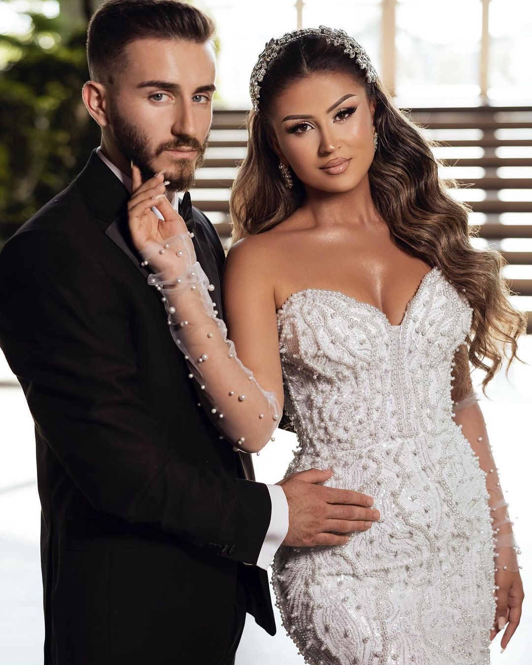 Refined Floor-Length Sweetheart Sleeveless Mermaid Lace Wedding Dress with Beaded Accents (ZD17414)