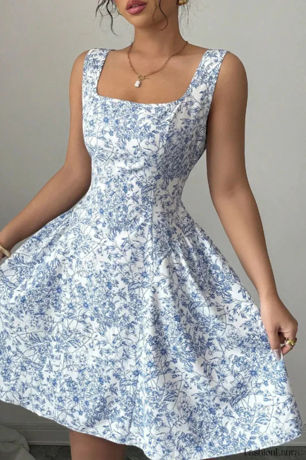 Elegant Floral Backless Dress with Relaxed Fit and Smart Casual Fashion