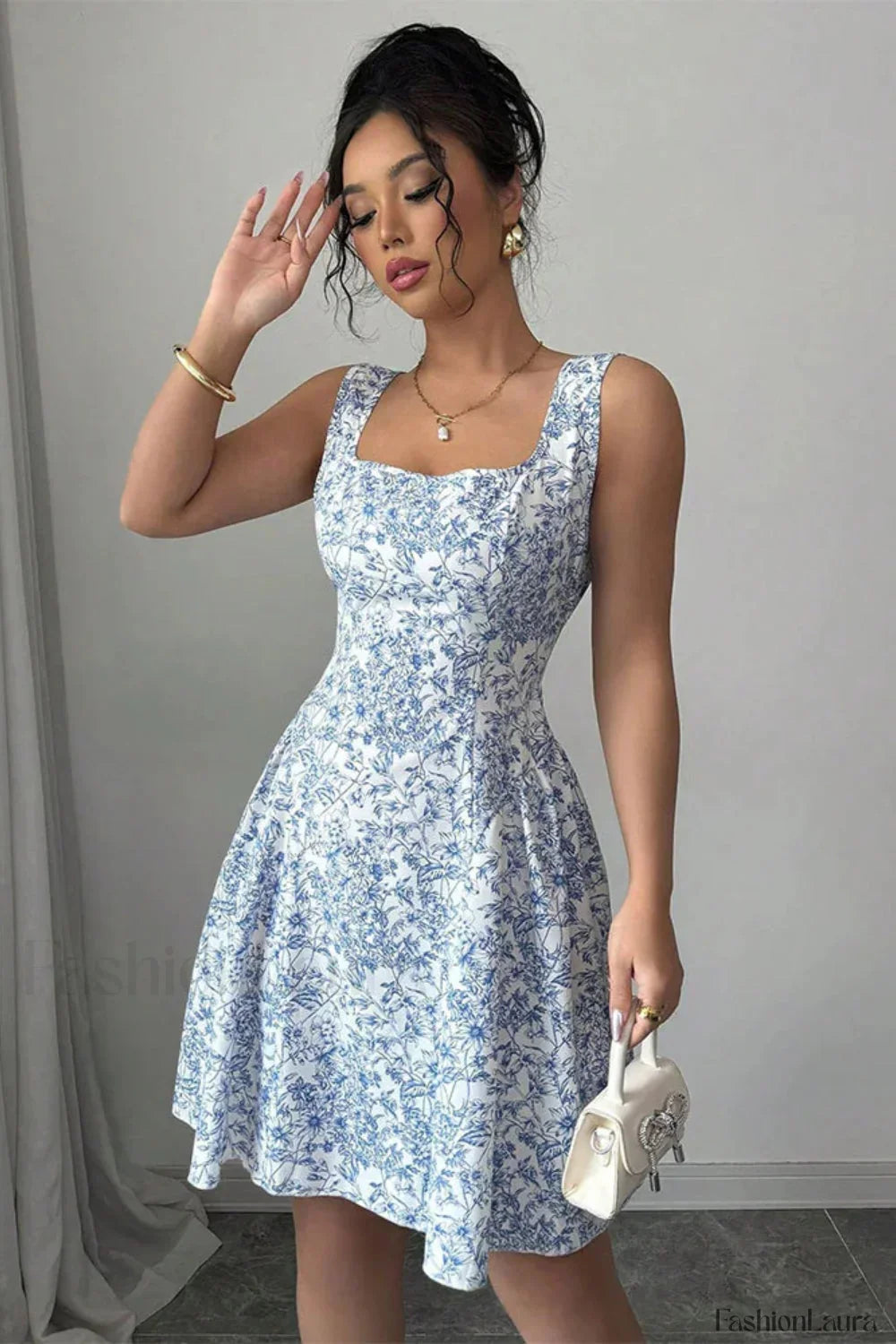 Elegant Floral Backless Dress with Relaxed Fit and Smart Casual Fashion