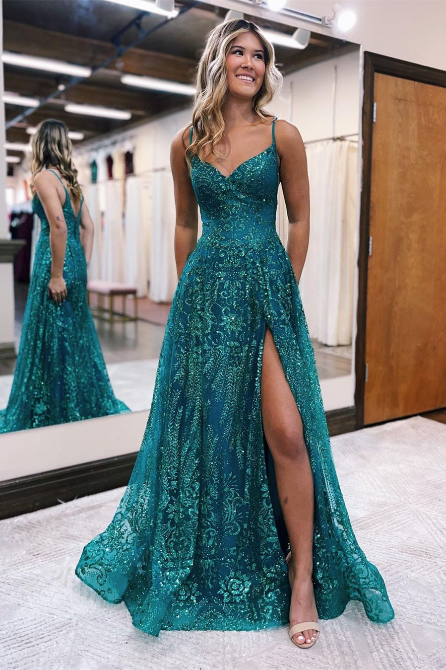 Elegant Long A-Line Spaghetti Straps Lace Sleeveless Evening Prom Dresses With Slit