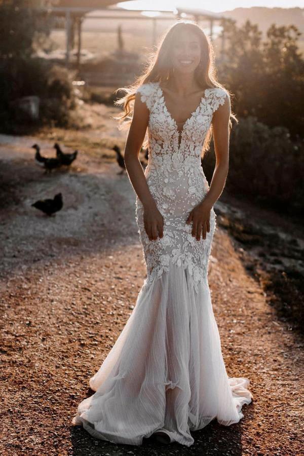 Elegant Long Mermaid Sweetheart Tulle Lace Backless Wedding Dress (ZD16685)