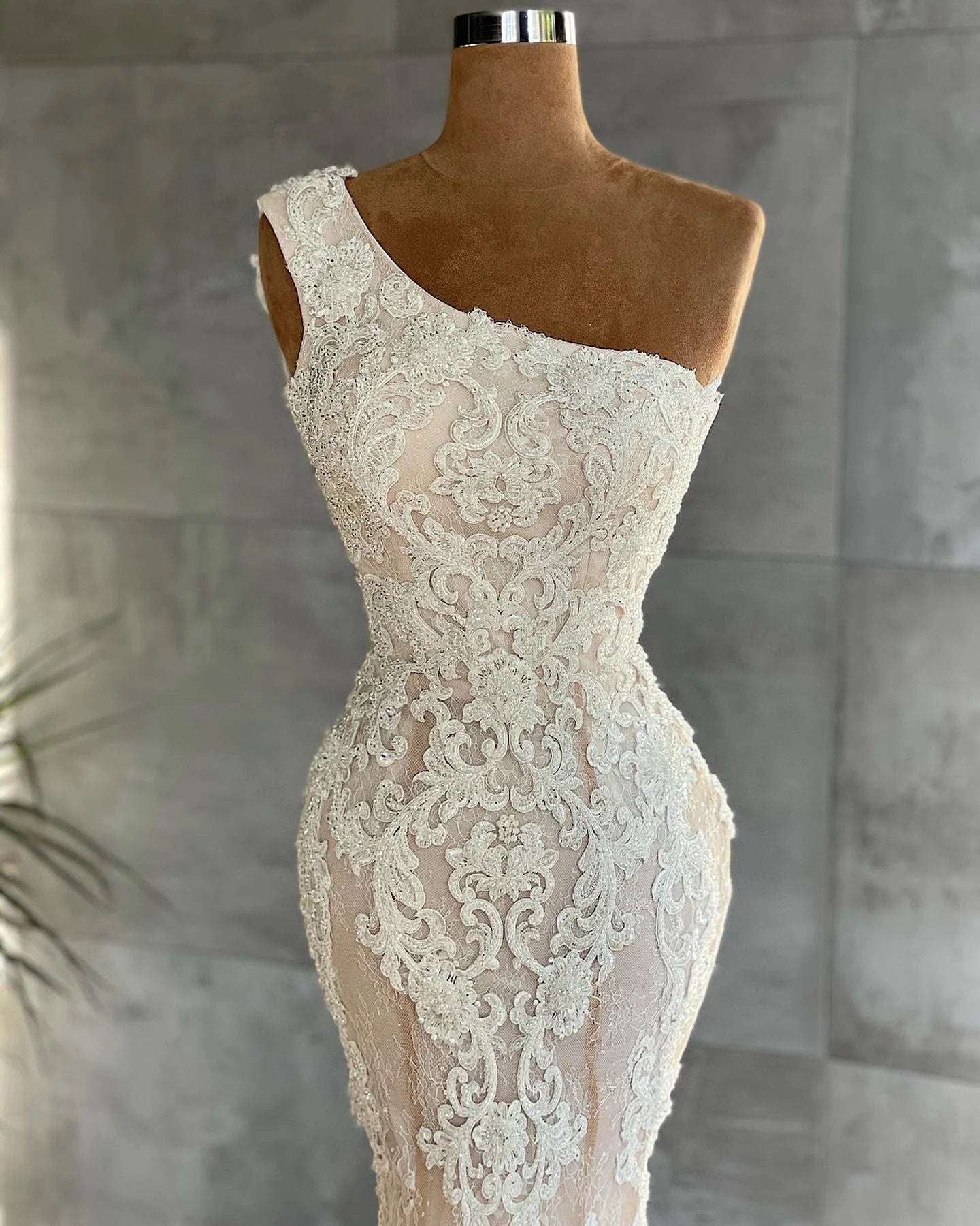 Elegant Long One Shoulder Appliques Lace Mermaid Wedding Dress (ZD14331)