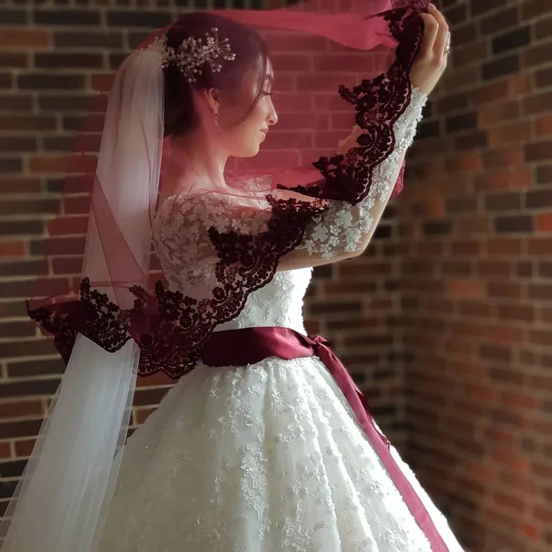 Elegant Long Princess Tulle Lace Wedding Dresses with Sleeves (ZD15040)
