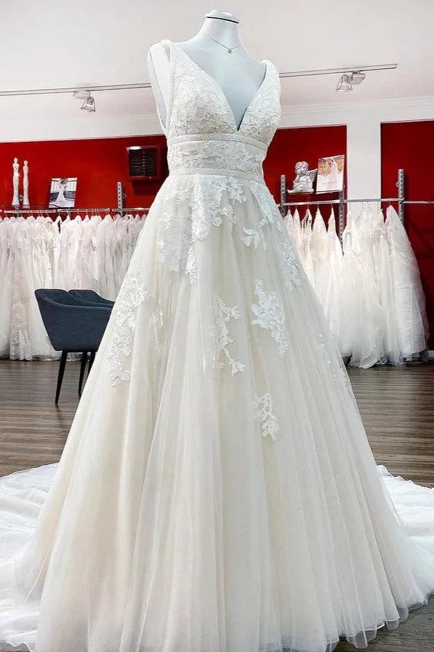 Elegant Long Princess V-neck Tulle Backless Wedding Dress with Lace (ZD15257)