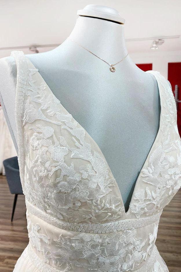 Elegant Long Princess V-neck Tulle Backless Wedding Dress with Lace (ZD15257)