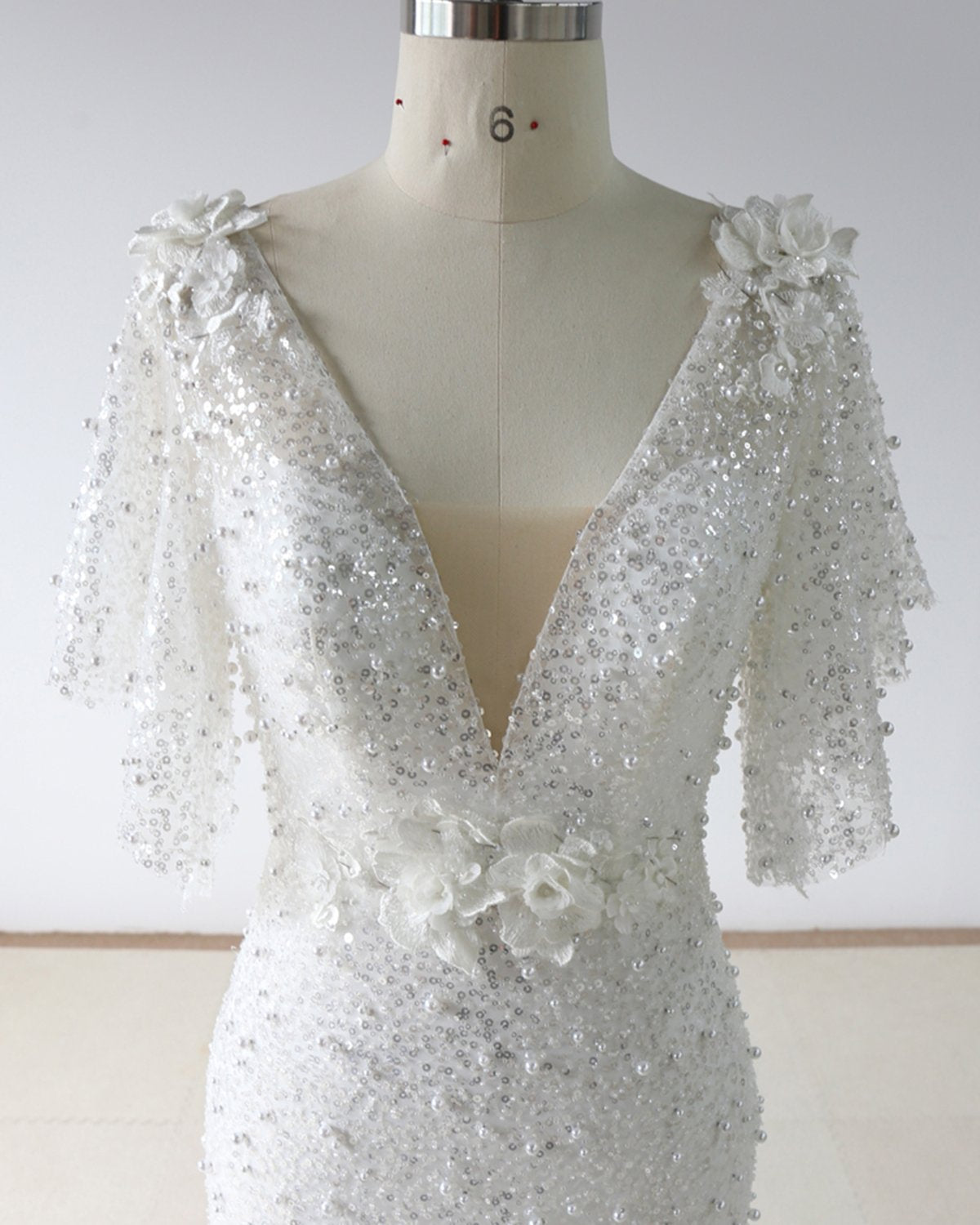 Elegant Stunning Sequins White Tulle Wedding Dress Sweep Train Mermaid Short Sleeve Bridal Gowns On Sale (ZD17438)