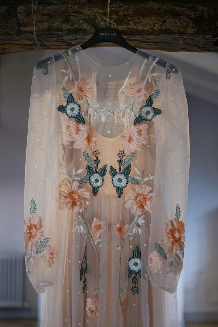 Embroidery A-line Chic Open Back Long Sleeve Sparkly Prom Dress (ZD16301)