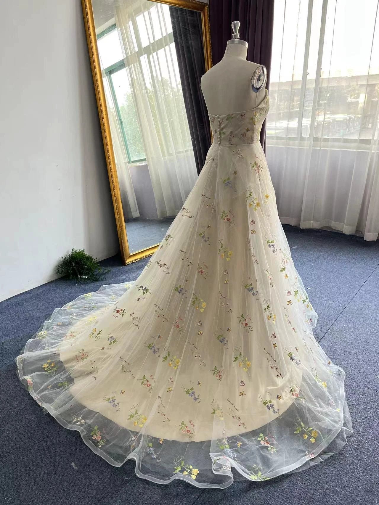 Exquisite A-line Flower Strapless Tulle Prom Dress (ZD14935)