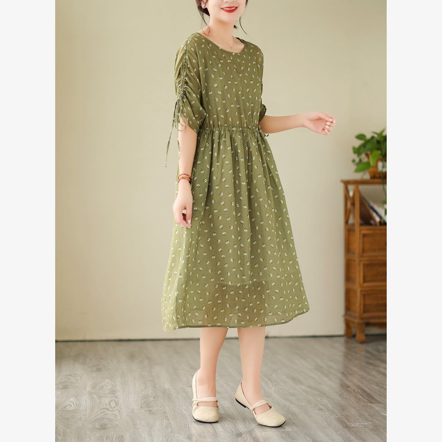 Effortlessly Elegant Dress with a Timeless Design