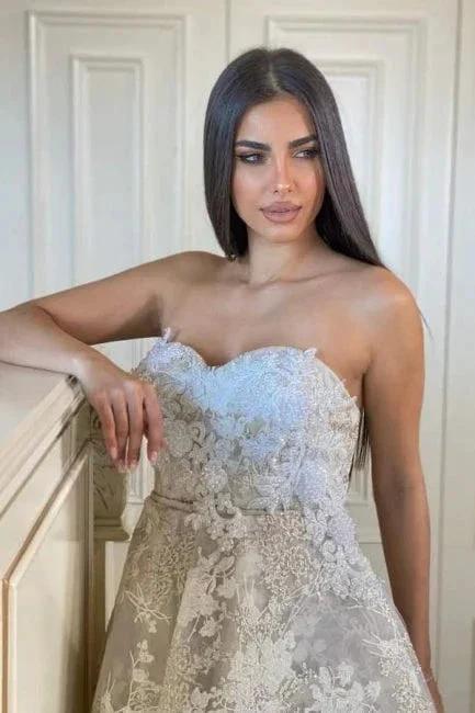 Fabulous A-Line Lace Sweetheart Sleeveless White Wedding Dress With Appliques (ZD16674)