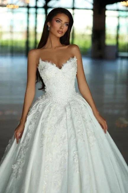 Fabulous A-Line Lace V-Neck Sleeveless White Wedding Dresses With Appliques (ZD16619)