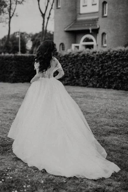 Fabulous Off-the-shoulder Sleeveless A-Line Tulle Wedding Dresses with Appliques (ZD16560)